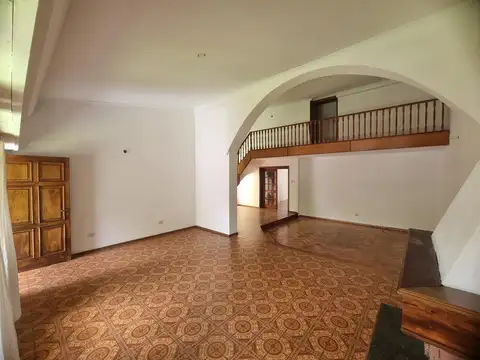 Casa en Pichincha - 4 habitaciones, cochera, jardín y pileta