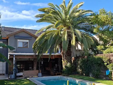 Casa en Venta de 6 Dormitorios Pileta, Jardin y Quincho - Cochera cubierta - Punta Chica - Victoria