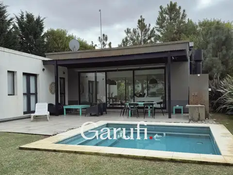 Casa en Venta en  Costa Esmeralda, Golf II con pileta y gas natural