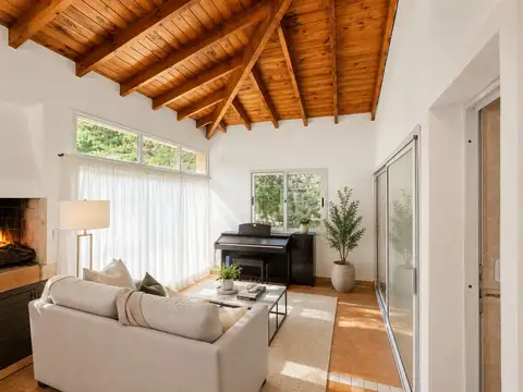 Casa 8 ambientes con 4 baños