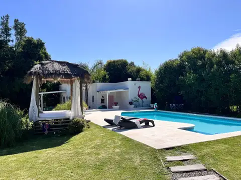 Casa en Venta con 2 cocheras