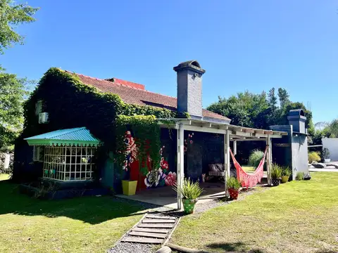 2 Casas En Venta: Sobre lote de 1.600 m2 - A metros de Av. San Martín/Ruta 4