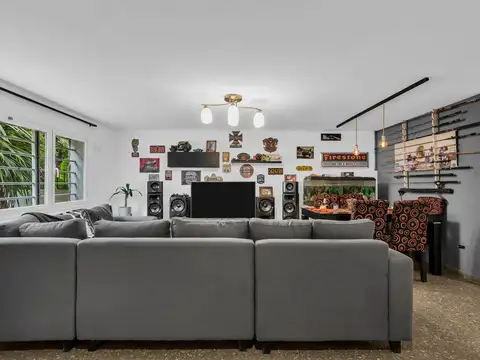 Casa en Venta con 3 cocheras