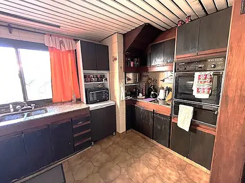 Casa 5 ambientes con 3 baños