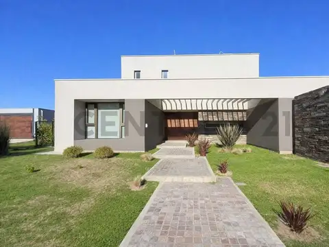 Importante casa en Barrio  privado El Envero, las compuertas.Lujan de cuyo