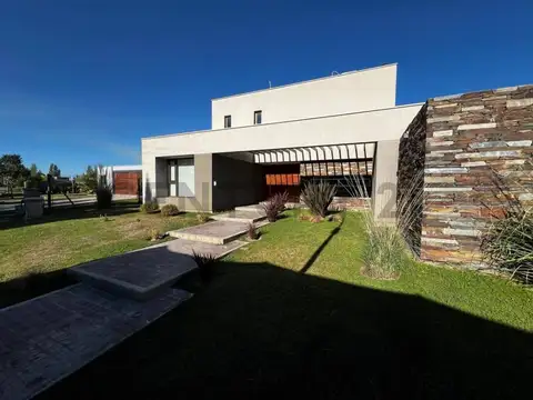 Roque saenz  Peña 5800, Piso 0