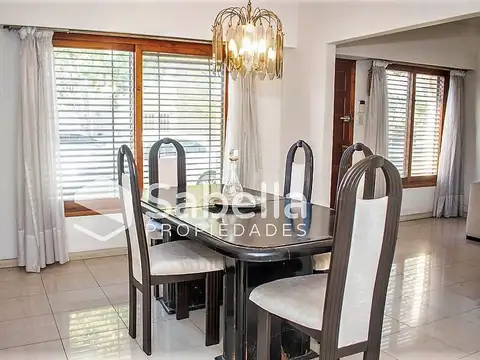 Casa en Venta con 3 cocheras