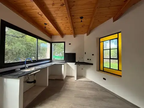 Casa 6 ambientes con 1 baño