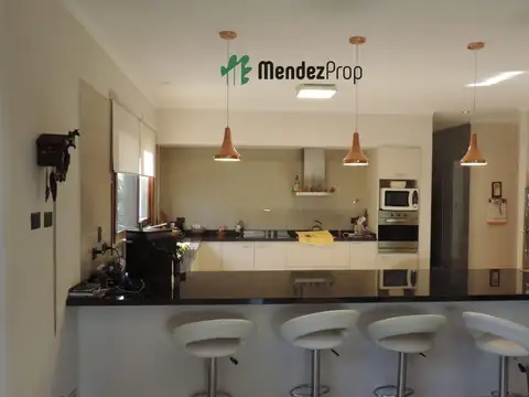 Casa en Venta con 6 cocheras