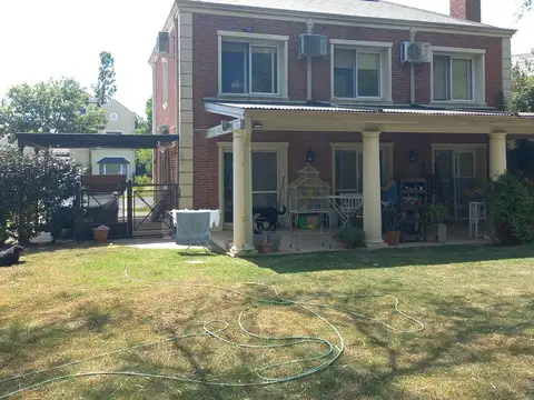 Casa 5 ambientes con 2 baños