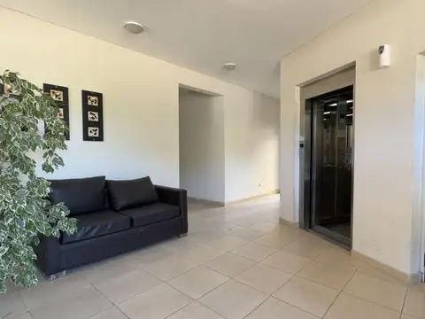 De las Totoras 100, Piso 1