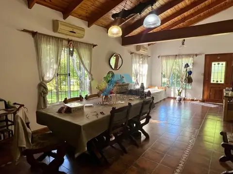 Casa 4 ambientes con 2 baños
