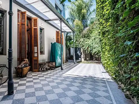 Casa de 3 plantas en Caballito totalmente reciclada