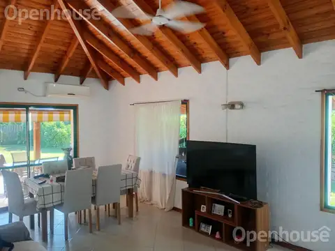 Casa 4 ambientes con 2 baños