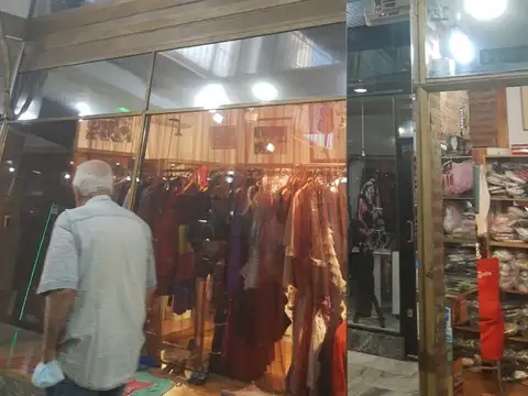 LOCAL EN GALERIA RIVADAVIA Y BOYACA