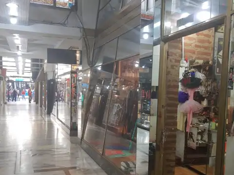LOCAL EN GALERIA RIVADAVIA Y BOYACA