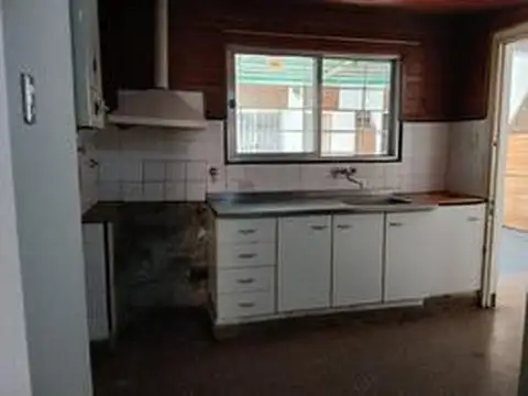 Casa 5 ambientes con 2 baños