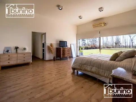 Casa en Alquiler con 2 cocheras