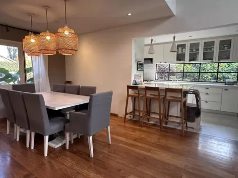 Barrio Cerr. Estancia Alvear -  SUPER LUMINOSA  - CASA VENTA