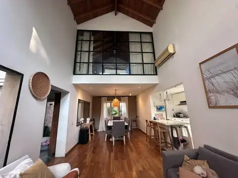 Casa 5 ambientes con 4 baños