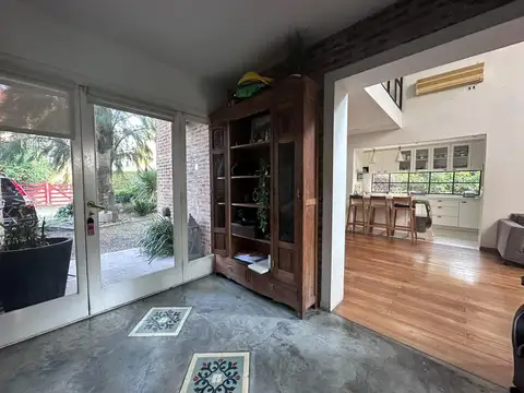 Casa en Venta con 3 cocheras