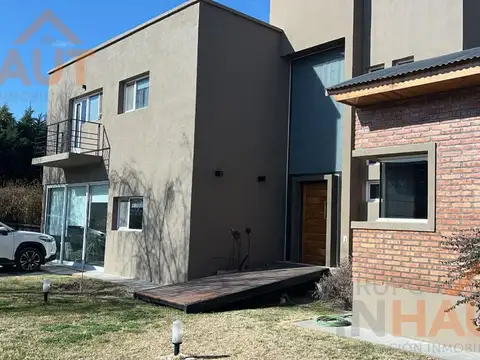 Casa en Venta con 2 cocheras