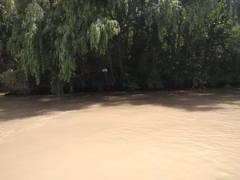 Rio / Arroyo Canal del Este 384 m. de frente. 100