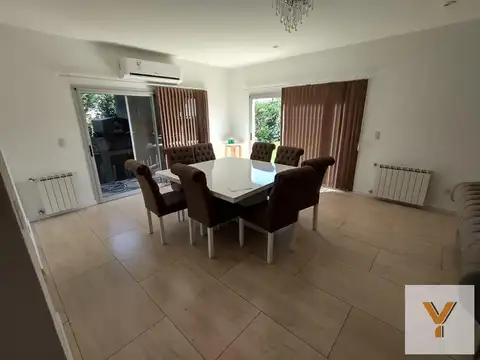 Casa 5 ambientes con 2 baños