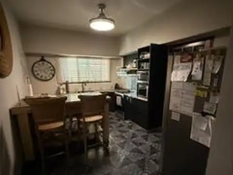 Casa 6 ambientes con 2 baños