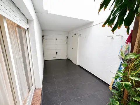 CASA DE 5 AMBIENTES CON PATIO Y DOS TERRAZAS