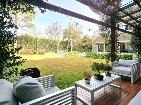 VENTA CASA 12 AMBIENTES. 6 DORMITORIOS EN SUITE CON VESTIDOR. PISCINA. PARQUE. 6 COCHERAS. BARR...