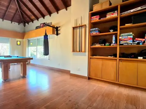 Casa en Venta con 6 cocheras