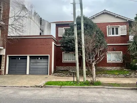 Depto Tipo Casa en Alquiler con 1 cocheras