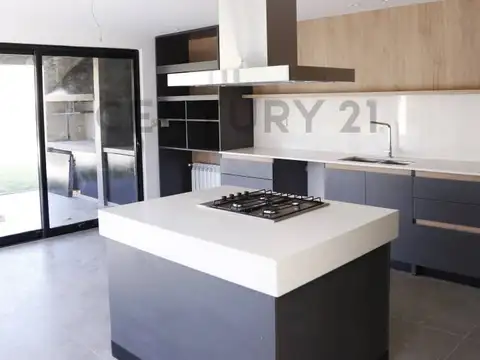 Casa en venta en City Bell, Las Carolinas.