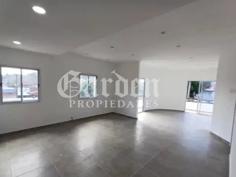 Departamento tipo PH de 3 ambientes. Living/Comedor - 2 Dormitorios - Balcon - Terraza. Sin expensas