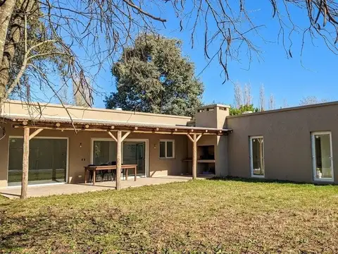 Casa en Alquiler en Pilar, USD 1.500