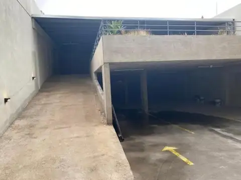 CORDOBA Y AV. FRANCIA  - COCHERA - PLANTA BAJA