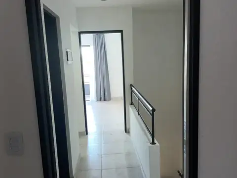 A ESTRENAR- 3 AMPLIOS AMBIENTES- PATIO-COCHERA-