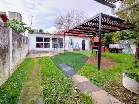 Casa en Venta con 3 cocheras