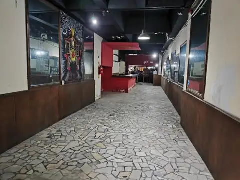 Esmeralda 300, Piso 1