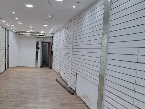 Local sobre Peatonal Rivadavia, consulte.