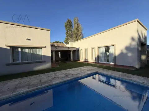 Casa en Alquiler en Rumenco, USD 2.200