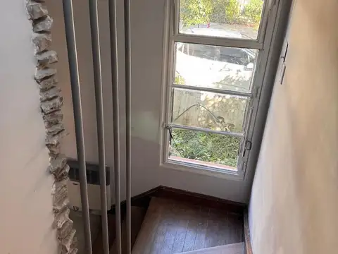 Casa inglesa de 4 ambientes con jardín en alquiler en Barrio Rawson – Agronomía