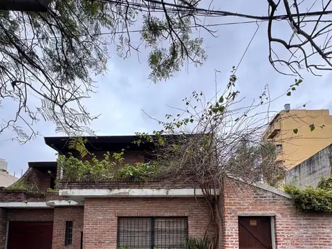 San Gerónimo al 1800 ( entre Alem y Remedios de Escalada)