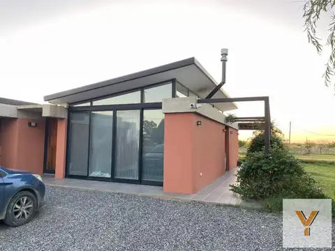 Casa en venta - 2 Dormitorios 2 Baños - 2.100Mts2 - Berisso