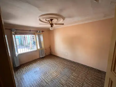 Casa 5 ambientes con 1 baño