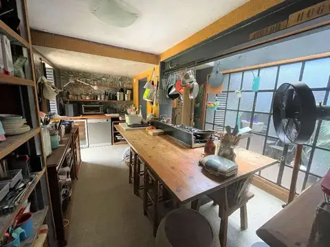 Casa 6 ambientes con 2 baños