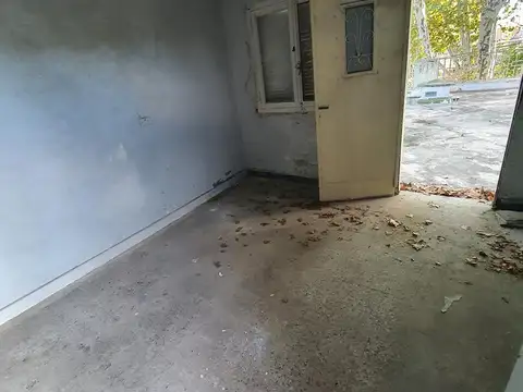 Casa 6 ambientes con 2 baños