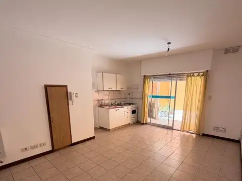 PH DE 2 AMBIENTES CON PATIO EN ALQUILER