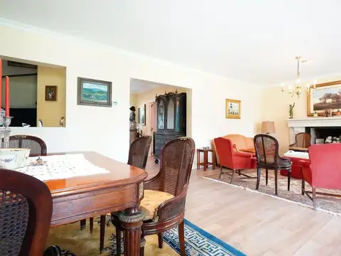 Casa 8 ambientes con 3 baños